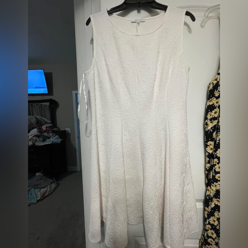 Beautiful white dress worn twice, great condition